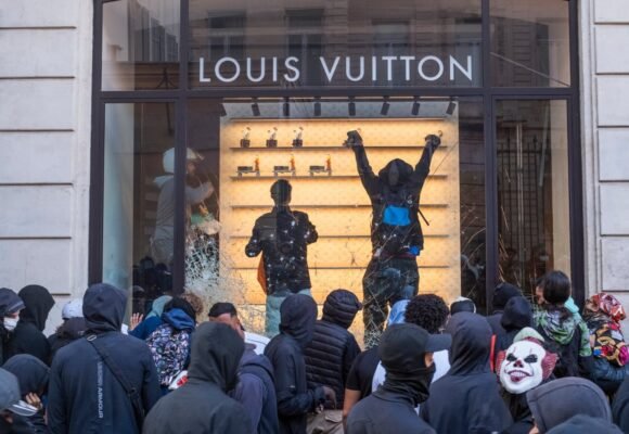 Luxury Stores Looted Amid French Protests