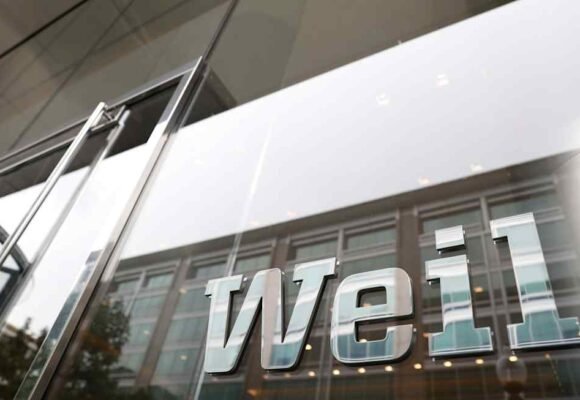 Weil leadership tells partners firm should be dissolved