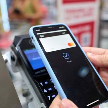 Apple set for UK legal fight over iPhone tap-to-pay rules